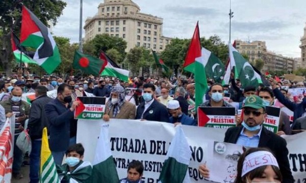 بارسلونا میں فلسطینی مسلمانوں کی حمایت اور اسرائیل کے خلاف مظاہرہ