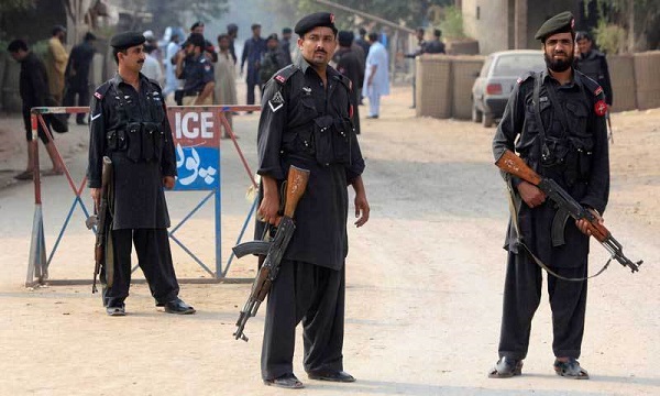 پاکستان کے صوبہ پنجاب میں 2 پولیس اہلکاروں کی بازیابی کے لئے ڈاکوؤں کے خلاف آپریشن جاری