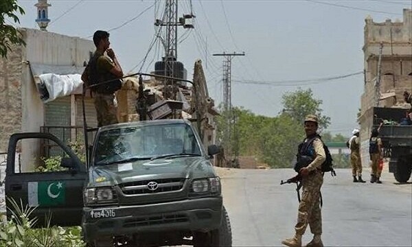 پاکستانی فورسز نے بلوچستان اور خیبر پختونخواہ میں 12 دہشت گردوں کو ہلاک کردیا