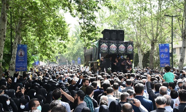 تہران یونیورسٹی میں مرحوم آیت اللہ فاطمی نیا کی تشییع جنازہ میں عوام کی بھر پور شرکت