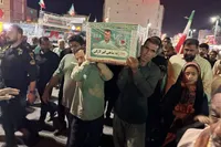 تشییع و خاکسپاری شهید زید ماهی گیر در جزیره لارک