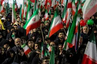 فیلم/ چراغ اجتماع شبانه تبریزی‌ها در شب ۱۸۵ همچنان روشن است