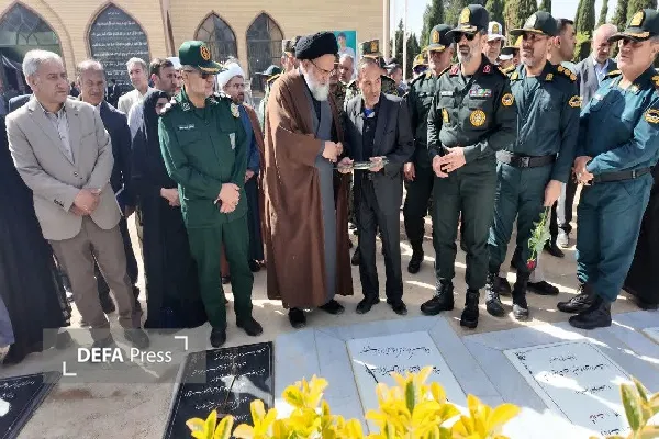 غبارروبی گلزار مطهر شهدای یاسوج به مناسبت آزادسازی خرمشهر
