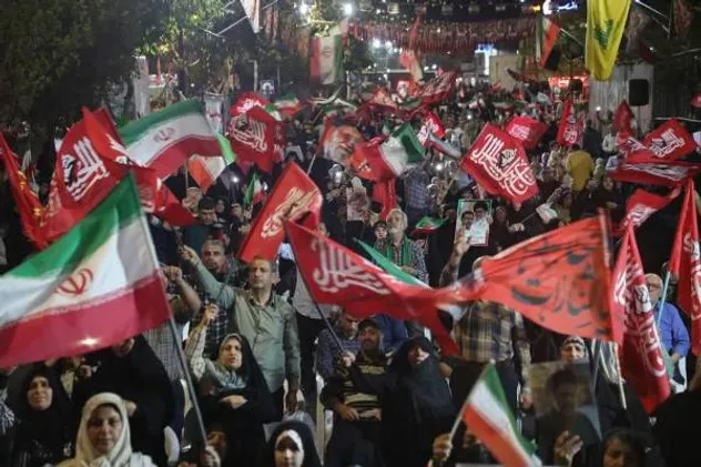 تصاویر/ گرامیداشت  ۱۶۸شهید دانش‌آموز میناب در «شب‌های اقتدار» سمنان
