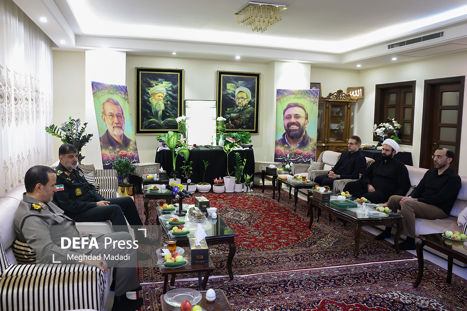 سردار رادان با خانواده شهید لاریجانی دیدار کرد 