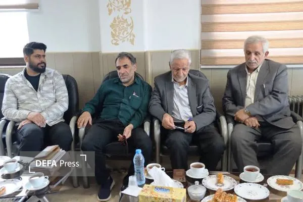 تأکید بر همافزایی شاعران و نویسندگان برای تولید آثار ماندگار حوزه دفاع مقدس و مقاومت تأکید بر همافزایی شاعران و نویسندگان برای تولید آثار ماندگار حوزه دفاع مقدس و مقاومت