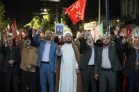 تصاویر/ اجتماع شبانه مردم انقلابی ارومیه در حمایت از رهبری و انقلاب