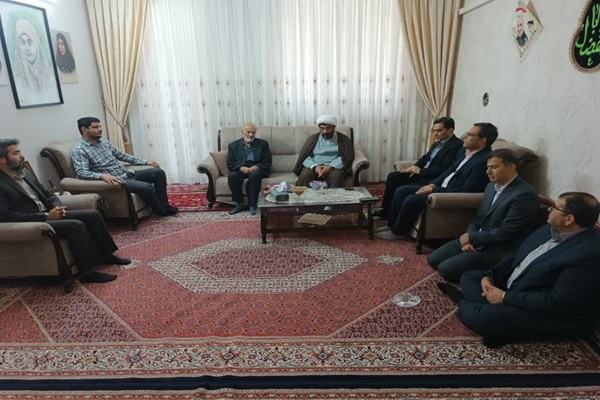 مشایعت فرزند شهید تا مدرسه در زنجان مشایعت فرزند شهید تا مدرسه در زنجان