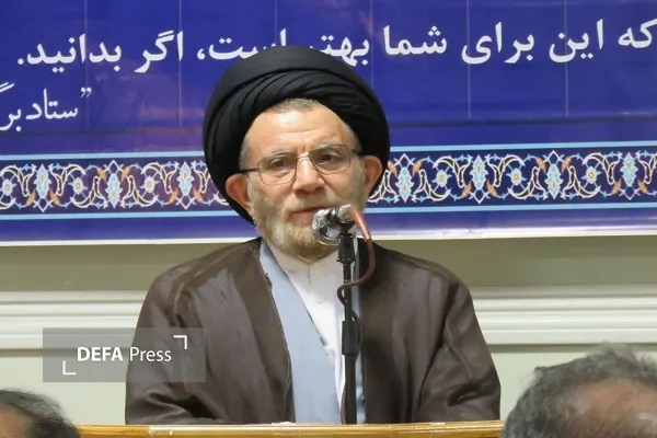 مسائل آموزشی تربیتی به افراد متخصص و کاردان سپرده شود