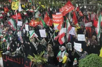 تصاویر/ اجتماع و تجدید بیعت با آرمان‌های انقلاب در شب تشییع امام شهید
