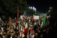 فیلم / راهپیمایی شبانه مردم ولایت‌مدار کرج در هفتاد و یکمین شب