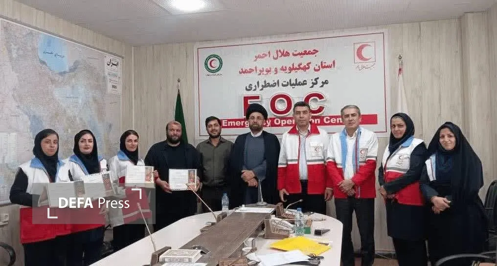 تجلیل از برگزیدگان کشوری کنگره دانشآموزی راسخ راویان سرو سرخ در کهگیلویه و بویراحمد تجلیل از برگزیدگان کشوری کنگره دانشآموزی راسخ راویان سرو سرخ در کهگیلویه و بویراحمد
