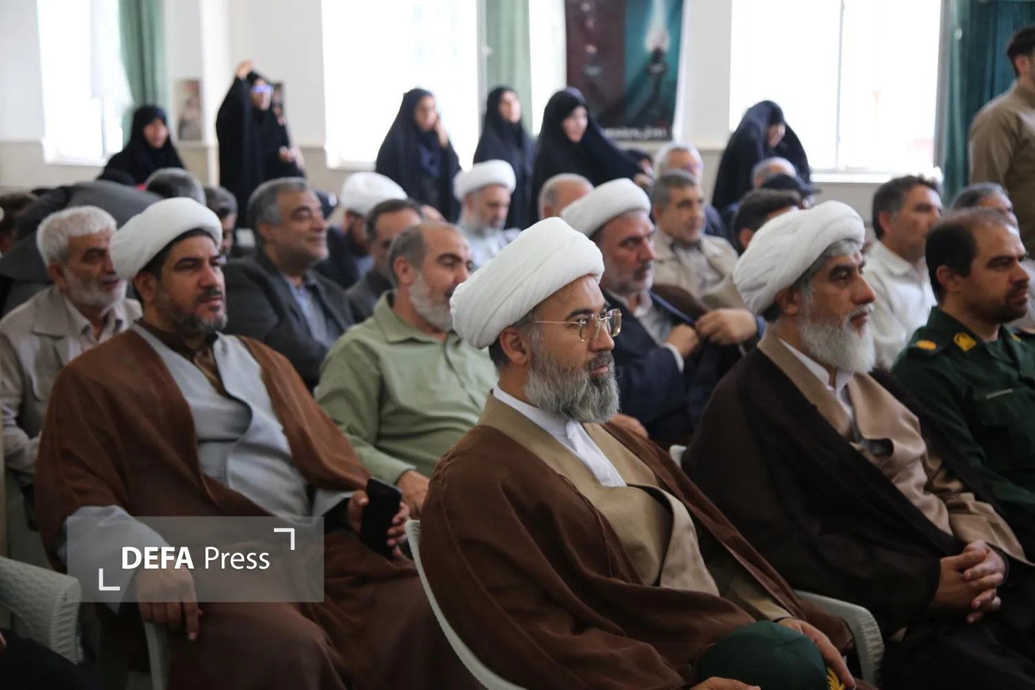 تصاویر/ دیدار فرماندهان، مسئولین و اعضای ستاد گرامیداشت هفته دفاع مقدس با نماینده محترم ولی فقیه در خراسان شمالی