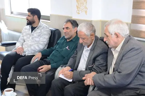 تأکید بر همافزایی شاعران و نویسندگان برای تولید آثار ماندگار حوزه دفاع مقدس و مقاومت تأکید بر همافزایی شاعران و نویسندگان برای تولید آثار ماندگار حوزه دفاع مقدس و مقاومت