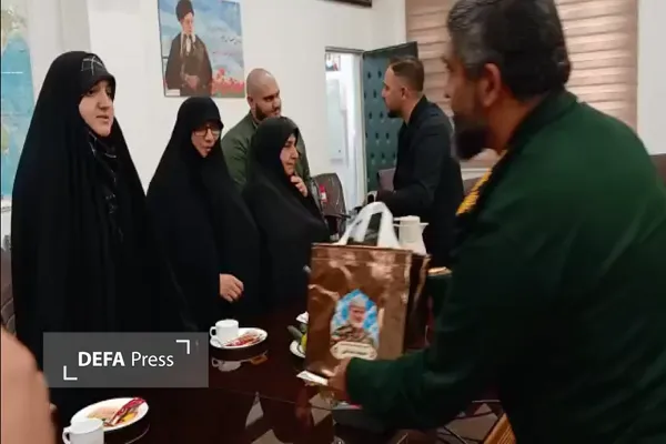 نشست همسران و فرزندان شهدا با فرمانده لشکر ۲۵ کربلا