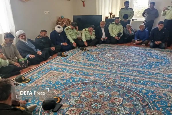 دلجویی مسئولان آمل با خانواده شهید «نظام دست‌گشاده»