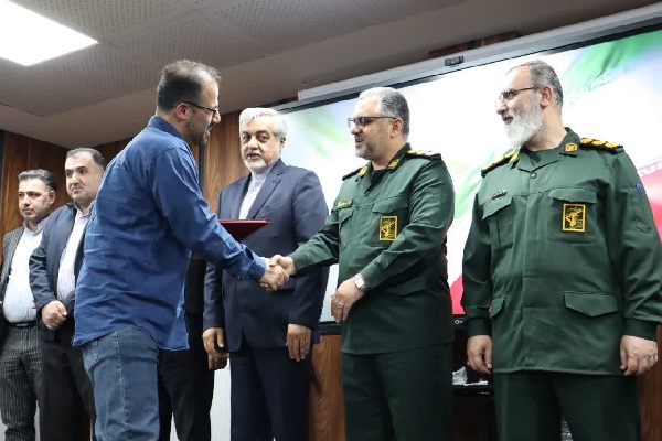 تقدیر از ۳۰ کارگر نمونه شهرک صنعتی رشت تقدیر از ۳۰ کارگر نمونه شهرک صنعتی رشت
