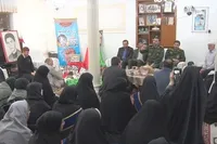 دیدار دانش آموزان ارومیه‌ای با خانواده شهید «کاظم موثق بهستانی»