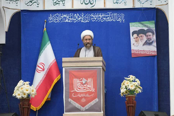 آیت‌الله فروغی: ترامپ برای بقای خود به ملت آمریکا رشوه می‌دهد