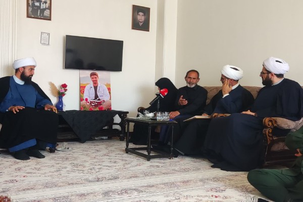 دیدار مسئولان خراسان‌شمالی با خانواده پرستار جهادی جنگ رمضان+ تصاویر