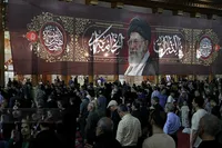 طنین نوای «لبیک سید مجتبی» در سوگ رهبر شهید در شیراز