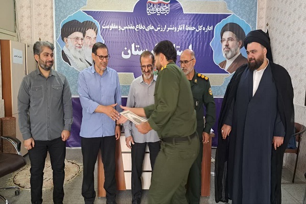تجلیل از سربازان همزمان با هفته دفاع مقدس در اداره‌کل حفظ آثار دفاع مقدس و مقاومت لرستان
