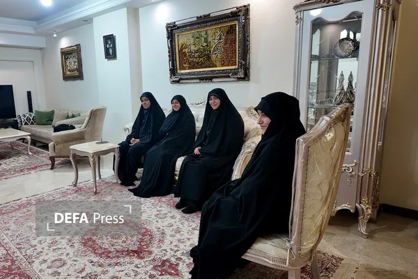 دیدار با خانواده امیر سرتیپ شهید حسین بخون دیدار با خانواده امیر سرتیپ شهید حسین بخون