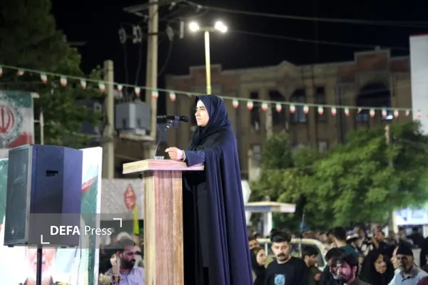 سارا فلاحی در یادواره شهداجنگ12 روزه سارا فلاحی در یادواره شهداجنگ12 روزه