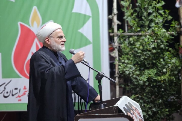 نماینده ولی‌فقیه در کردستان با خانواده شهدای اخیر انتظامی استان ابراز همدردی کرد