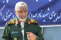 دریادار عظمایی: ناو‌های آمریکا جرأت نزدیک‌شدن به تنگه هرمز را ندارند/ ‌نمونه‌های کمی از تنبیه کشتی‌های متجاوز را نشان دادیم