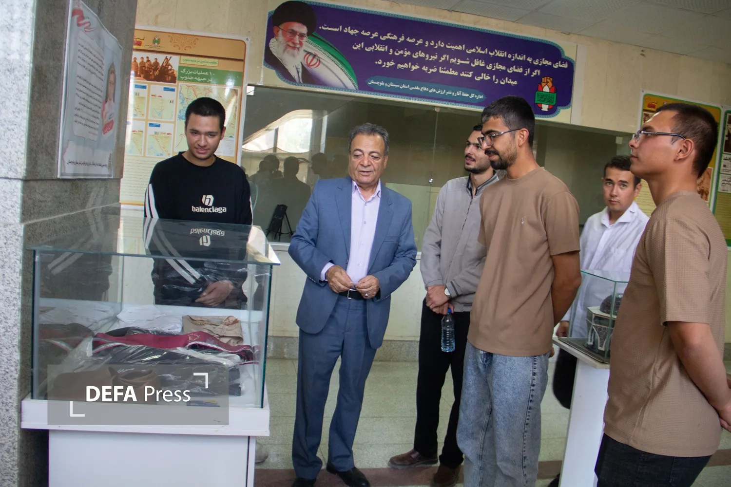 تصاویر / بازدید فرمانده پشتیبانی قرارگاه قدس سپاه جنوب شرق کشور از موزه انقلاب و دفاع مقدس و مقاومت سیستان و بلوچستان