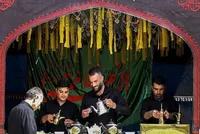 خدمت‌رسانی به زائران اربعین با حضور خادمان داوطلب