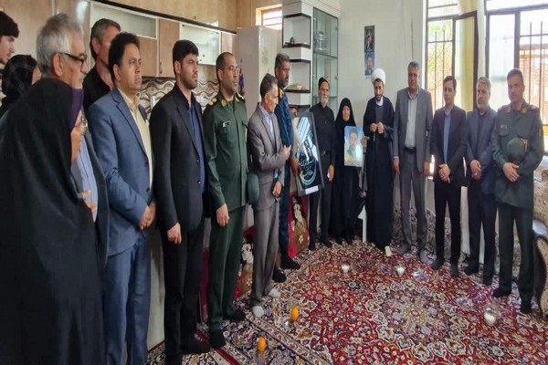 دیدار فرماندار میانجلگه با خانواده شهید جامعه کارگری جنگ رمضان دیدار فرماندار میانجلگه با خانواده شهید جامعه کارگری جنگ رمضان