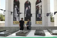 American media activist visits the National Museum of the Islamic Revolution and Sacred Defense
