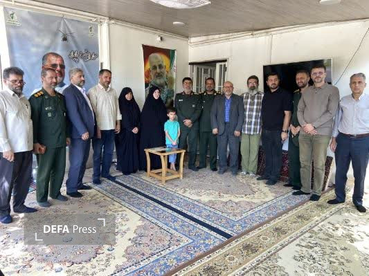 دیدار سردار رمضان شریف با خانواده سپهبد شهید محمد پاکپور دیدار سردار رمضان شریف با خانواده سپهبد شهید محمد پاکپور
