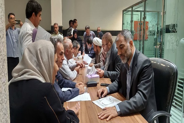رئیس کل دادگستری زنجان به درخواست ۱۲۰ نفر از مراجعین در دیدار مردمی رسیدگی کرد
