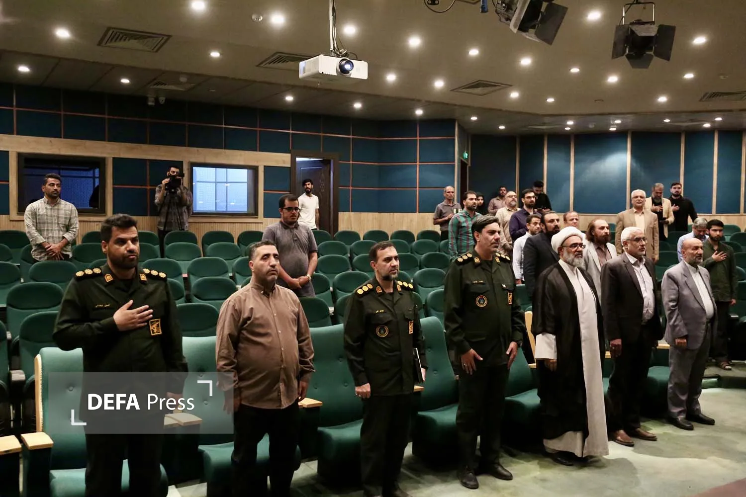 تصاویر/ آیین نامگذاری سالن سبز تالار فرهنگ و هنر قم به نام خبرنگار شهید «سلیمی»