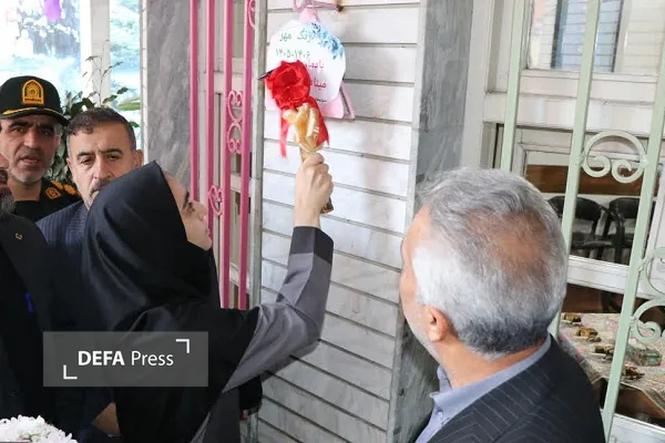 استقبال مسئولان از دختر شهید «ذکریایی» در اولین روز سال تحصیلی جدید استقبال مسئولان از دختر شهید «ذکریایی» در اولین روز سال تحصیلی جدید
