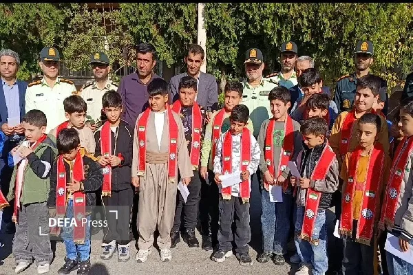 تعدادی از دانش‌آموزان در دیداری صمیمانه میهمان فرمانده انتظامی کردستان شدند