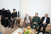 دیدار فرمانده سپاه و نماینده ولی‌فقیه در گیلان با خانواده شهیدان در رشت
