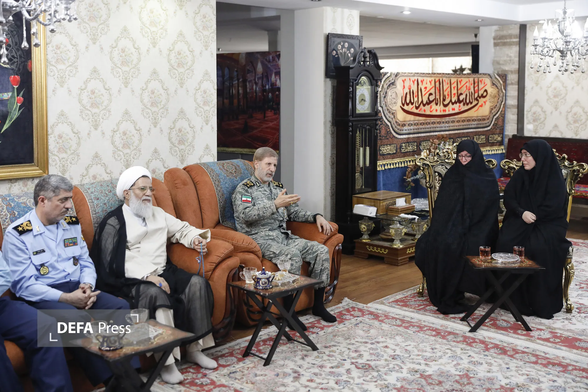 دیدار سرلشکر حاتمی با خانواده شهید نصیرزاده