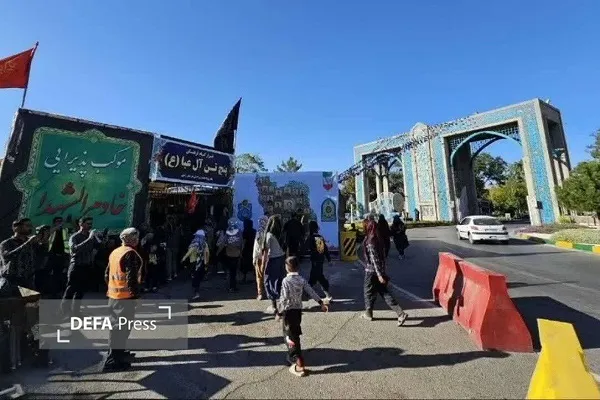 میزبانی موکب جامع بهشت رضا از زائران پیاده دهه پایانی صفر