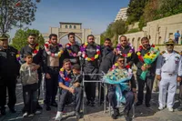 تصاویر/ استقبال از ۹ دریادل ناو دنا در دروازه قرآن شیراز