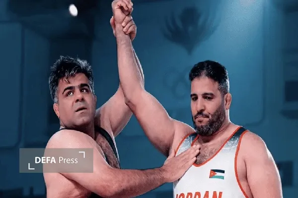 کشتی‌گیر پیشکسوت بیجاری بر سکوی قهرمانی جهان ایستاد