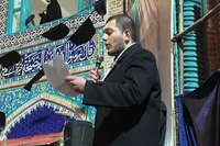 فیلم/ شعرخوانی حماسی نیروی وظیفه حفظ آثار دفاع مقدس اردبیل در تجمعات شبانه