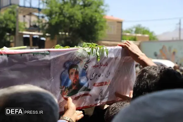 تصاویر/ تشییع پیکر مطهر &laquo;پاسدار شهید ولی&zwnj;الله طاهری&raquo; در شهرستان شازند
