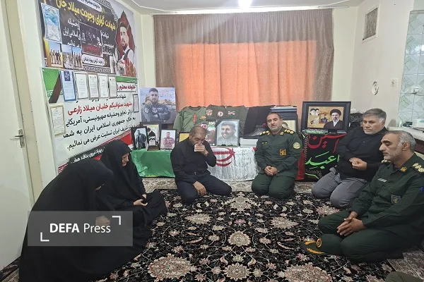 دیدار سرهنگ عرزیزی با خانواده شهید میلاد زارعی