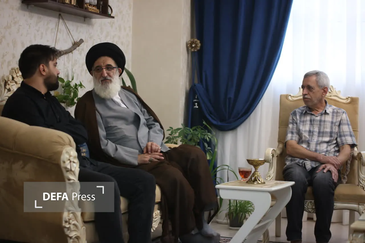 تصاویر/دیدار نماینده ولی‌فقیه در البرز با خانواده شهدای جنگ رمضان در کرج