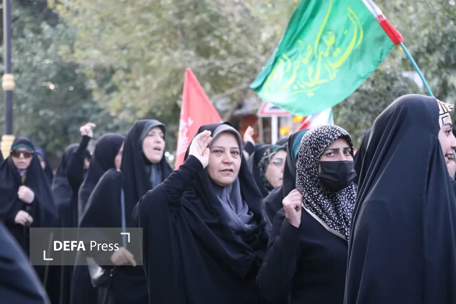 تصاویر/ نقش‌آفرینی بانوان اراکی در صیانت از ارزش‌های انقلاب اسلامی؛ برگزاری راهپیمایی دوشنبه‌های فاطمی