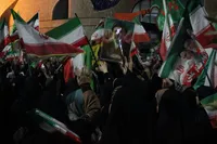 تصاویر/ فریاد وفاداری اراکی‌ها در شب وداع